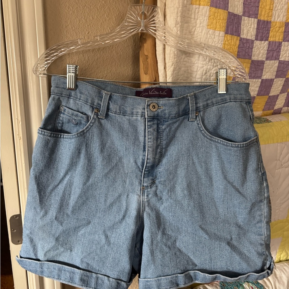 Gloria Vanderbilt Light Blue Denim Rolled-Hem Shorts